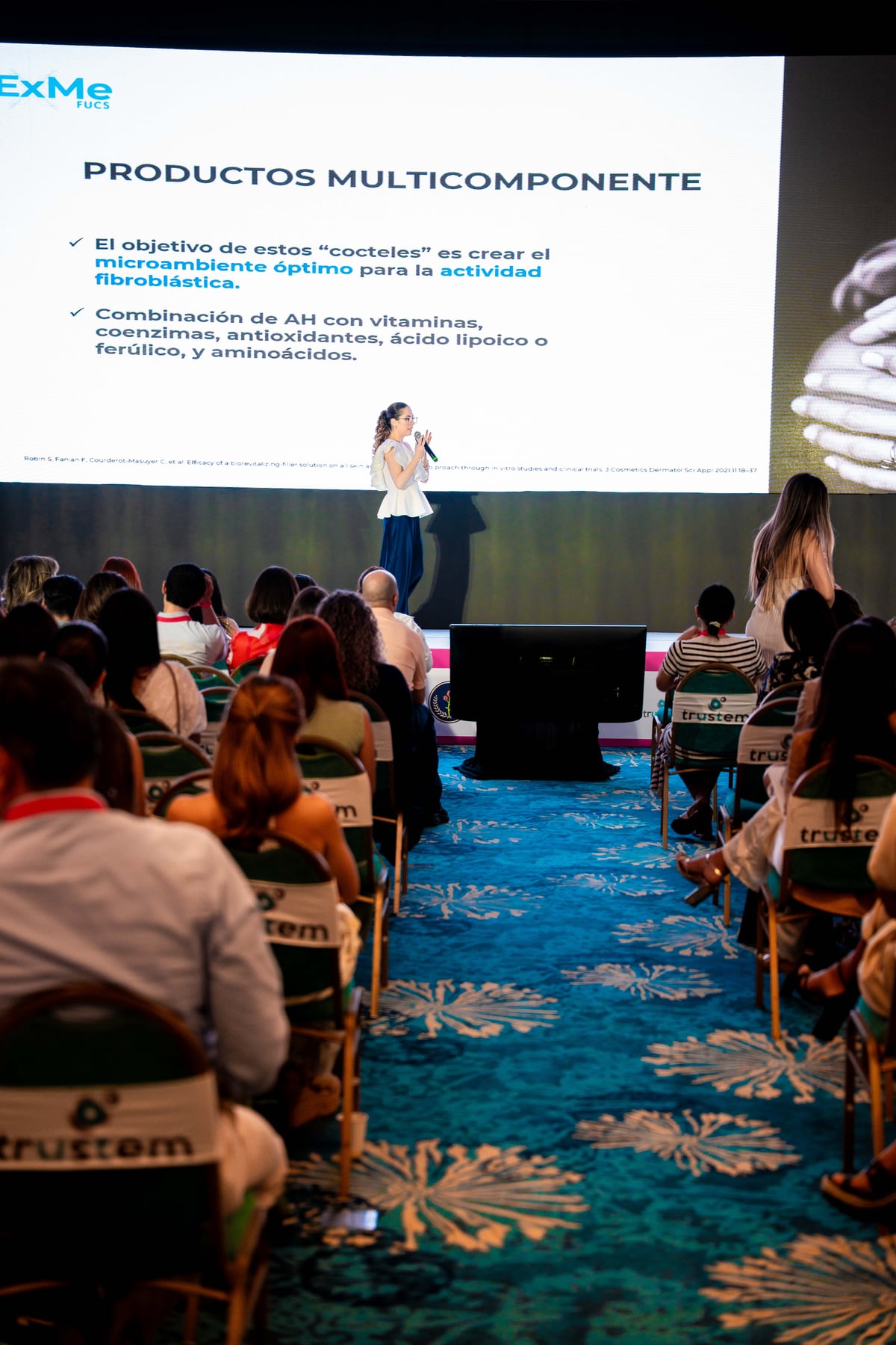 Dra. Valentina Dicker en simposio de estética